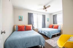 Avondale Haven: Near it All– WiFi, King Bed & Pets