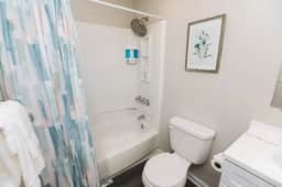 Avondale Guest House- Private Balcony/Grill/Family - Image 4