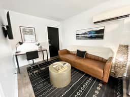 Pet Friendly Stay -Vulcan’s Hideout B1-King Bed