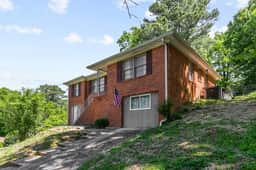 Broadmoor Brick Haven- 2 Units/Great for Groups - Image 5