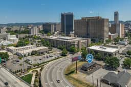 Central Quarters- Groups/King & Queen Beds/Parking