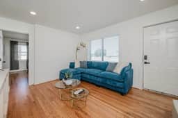Central Suite C - 2 Bedrooms/Double Queens/ Parking