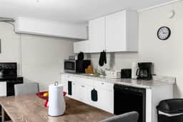 Dugan Cottage Suite B - City Stay/WorkSpace/WiFi