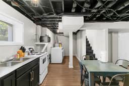 Garden Bungalow at Broadmoor -WiFi/Parking/Cozy