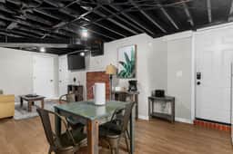 Garden Bungalow at Broadmoor -WiFi/Parking/Cozy