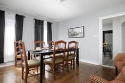 Fourth Street Retreat | King Bed/Family/DownTown