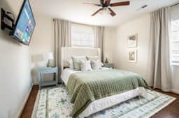 Hoadley Home- Family/Games/Driveway/Wifi/Crestline