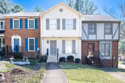 Ashwood Heights - 3 King Beds/Townhome with Patio