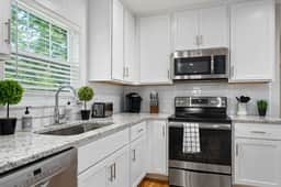 Avenue Quads -Big Groups/King Bed/Parking/Unit 1&3