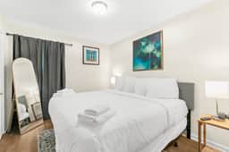 Norwood Seven Flat No. 3- Easy Downtown Access