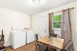 Norwood Seven Flat No. 7 - Downtown/King Bed/2BR
