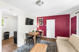Norwood Seven Flat No. 7 - Downtown/King Bed/2BR