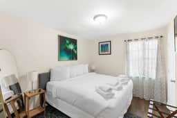 Norwood Seven Flat No.2- Easy City Access/King Bed