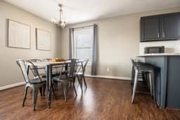 Ridge Retreats - Unit C: King Bed/Hilltop View/TVs