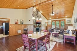 Serenity Ridge Suite 321- King Bedroom/Pool Access