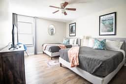 Ridge Retreats - Groups/6 units/King Beds/Parking