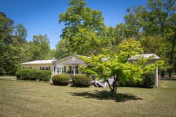Tranquil Trails – Hot Tub/Spacious Comfort/WiFi