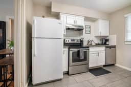 Vulcan View - Spacious Escape/King Bed/Parking
