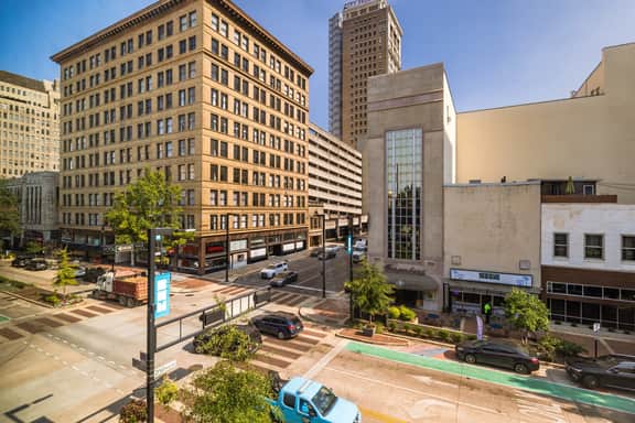 Cityscapes Loft– Groups/WiFi/2 Bed & 2 Bath