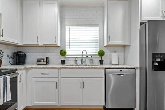 Avenue Quads - Unit 2/Cityside Retreat/Parking