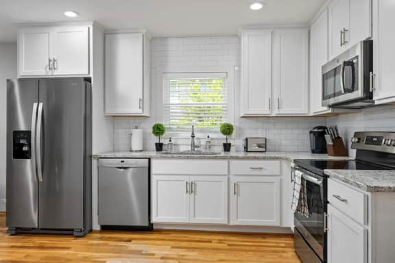 Avenue Quads - Unit 1/Spacious Stay/Parking