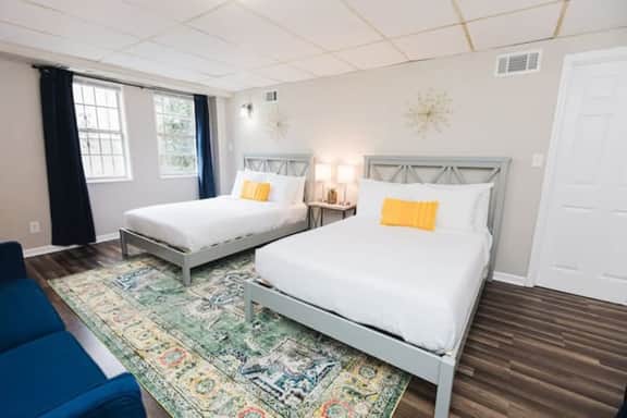 Avondale Guest House- Private Balcony/Grill/Family