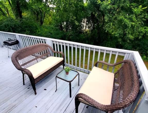 Avondale Guest House- Private Balcony/Grill/Family