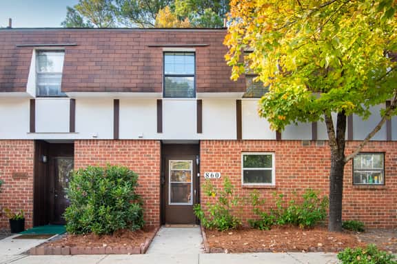Beacon Brick Bungalow - Patio/WiFi/Family & Groups