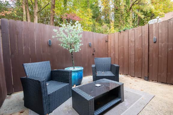 Beacon Brick Bungalow - Patio/WiFi/Family & Groups