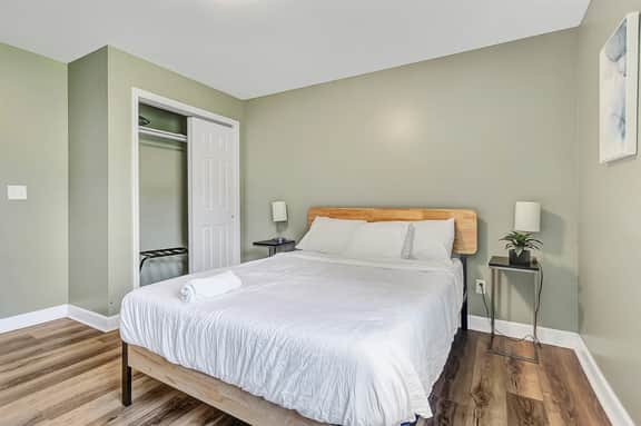 Bethany Grove House B | Cozy Three Bedroom Stay