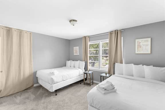 Broadmoor Brick Haven- 2 Units/Great for Groups