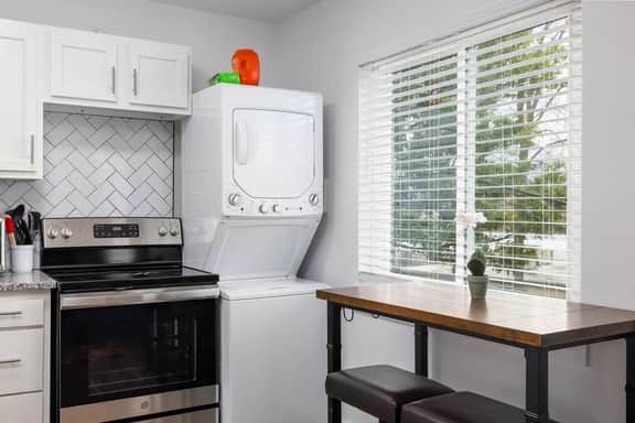 C1 Vulcan's Hideout-King Bed/Workspace/FreeParking
