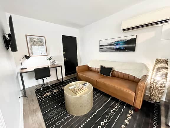 D2- Vulcan's Double Suite-King Beds/Pets/Wifi/City
