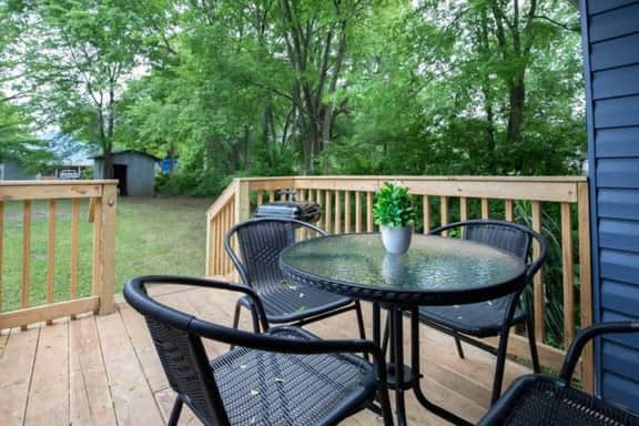 Division Den |Charming One-Level w/ Backyard +WiFi