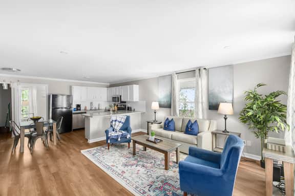 Druid Hills Retreat | Group Stay/King Bed/Parking