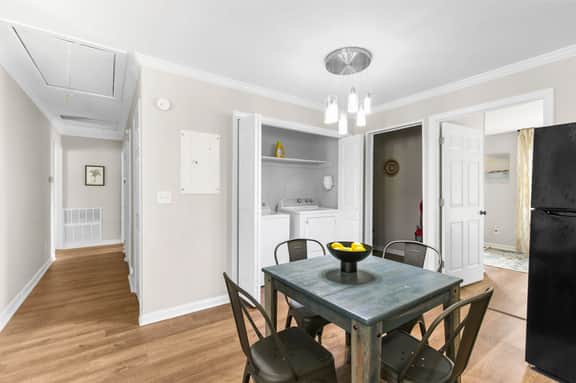 Druid Hills Retreat | Group Stay/King Bed/Parking