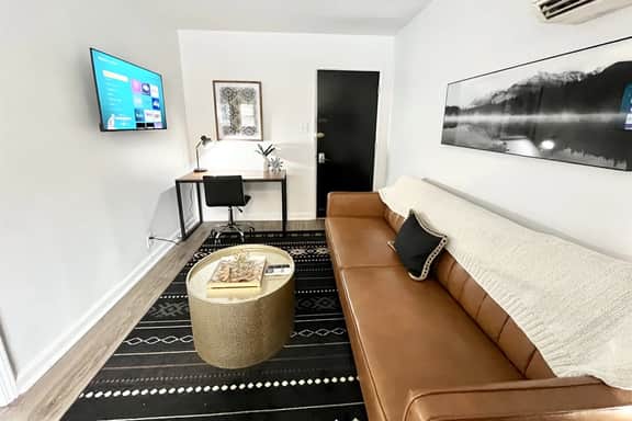 Vulcan's 4 private unit combo - 4 BR/WiFi/Pets