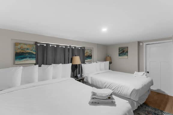 Garden Bungalow at Broadmoor -WiFi/Parking/Cozy