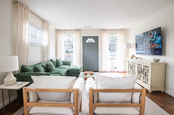 Hoadley Home- Family/Games/Driveway/Wifi/Crestline