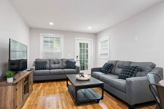 Avenue Quads -Big Groups/King Bed/Parking/Unit 1&3