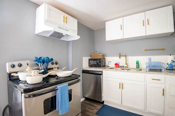 Magnolia Garden Suite - Historic/WiFi/Downtown