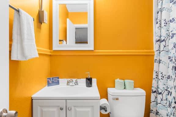 Norwood Seven Flat No. 3- Easy Downtown Access