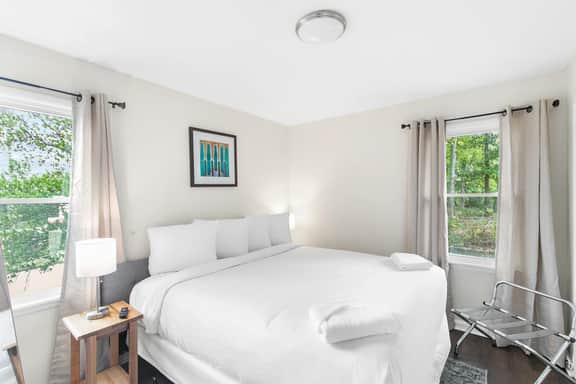 Norwood Seven Flat No. 5 -City Stay/King Bed/WiFi