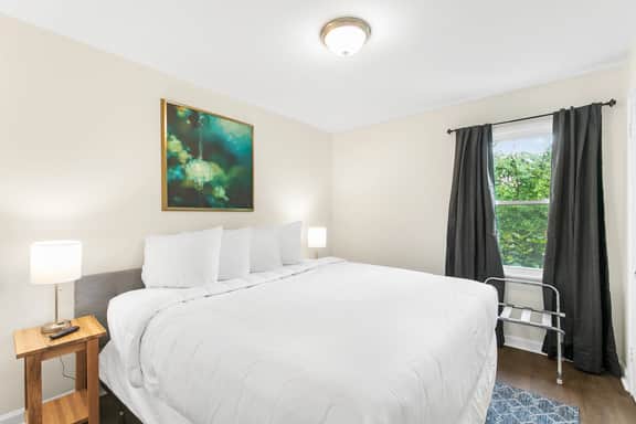 Norwood Seven Flat No. 7 - Downtown/King Bed/2BR