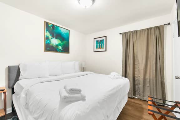 Norwood Seven Flat No.4- Comfortable/King Bed/WiFi