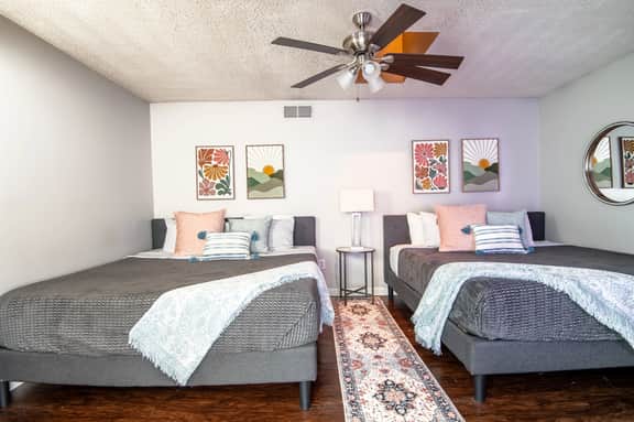 Ridge Retreats Unit G- King Beds/Free Parking/Wifi