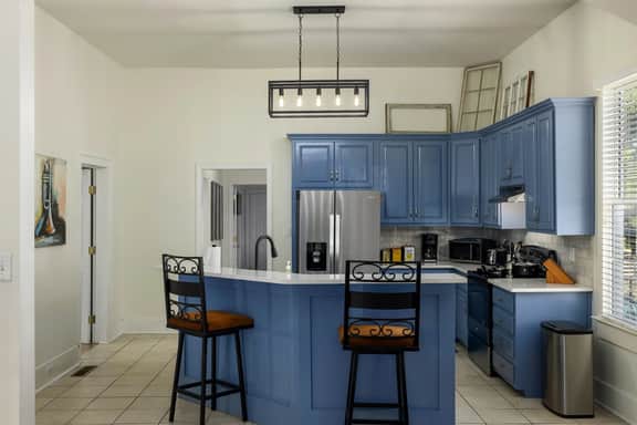Summer Breeze - 3BR/Backyard & Deck/Families
