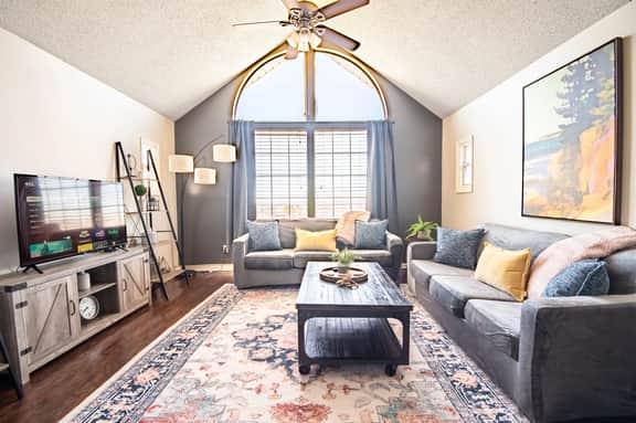 Ridge Retreats - Groups/6 units/King Beds/Parking