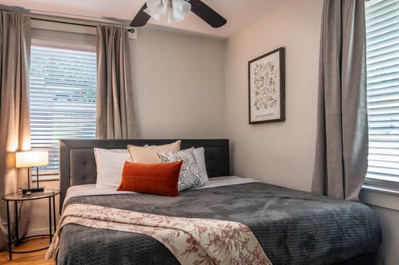Vulcan View - King Bed/Patio/Cozy Retreat