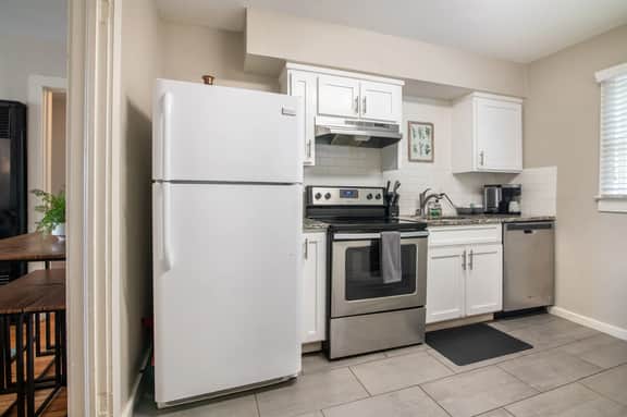 Vulcan View - Spacious Escape/King Bed/Parking